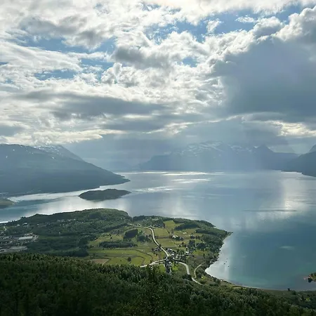 Feriehus 1860 Smallholding With Fjord View Near Sjovegan